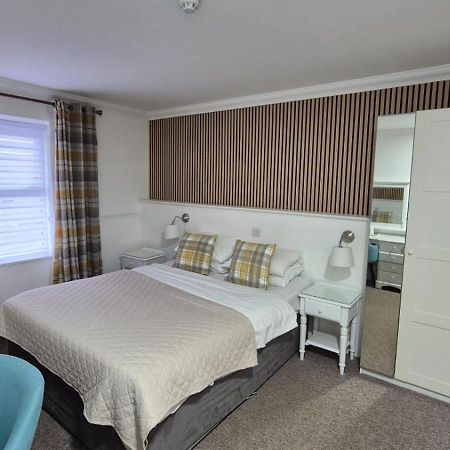 Hunters Meet Hotel Hatfield Heath Екстериор снимка