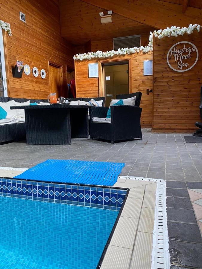 Hunters Meet Hotel Hatfield Heath Екстериор снимка