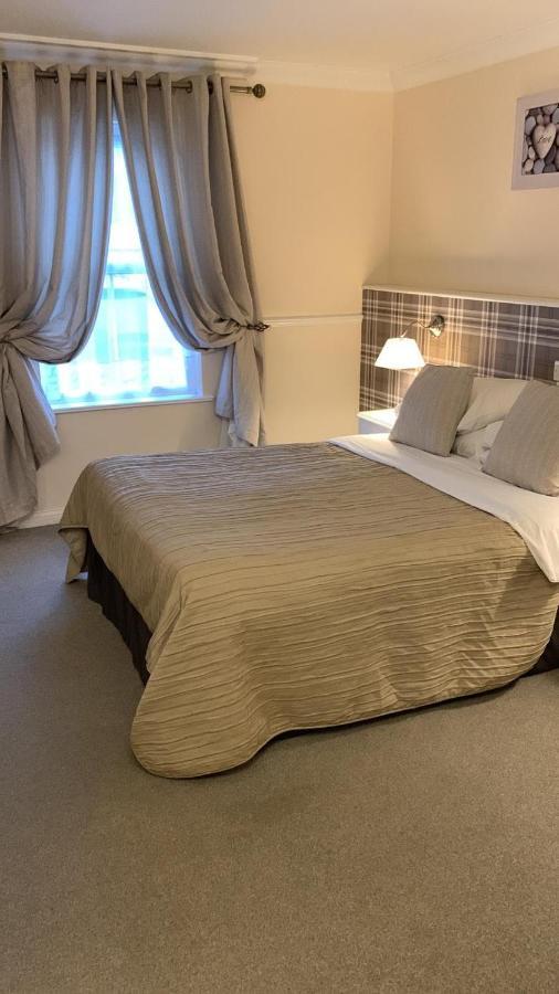 Hunters Meet Hotel Hatfield Heath Екстериор снимка