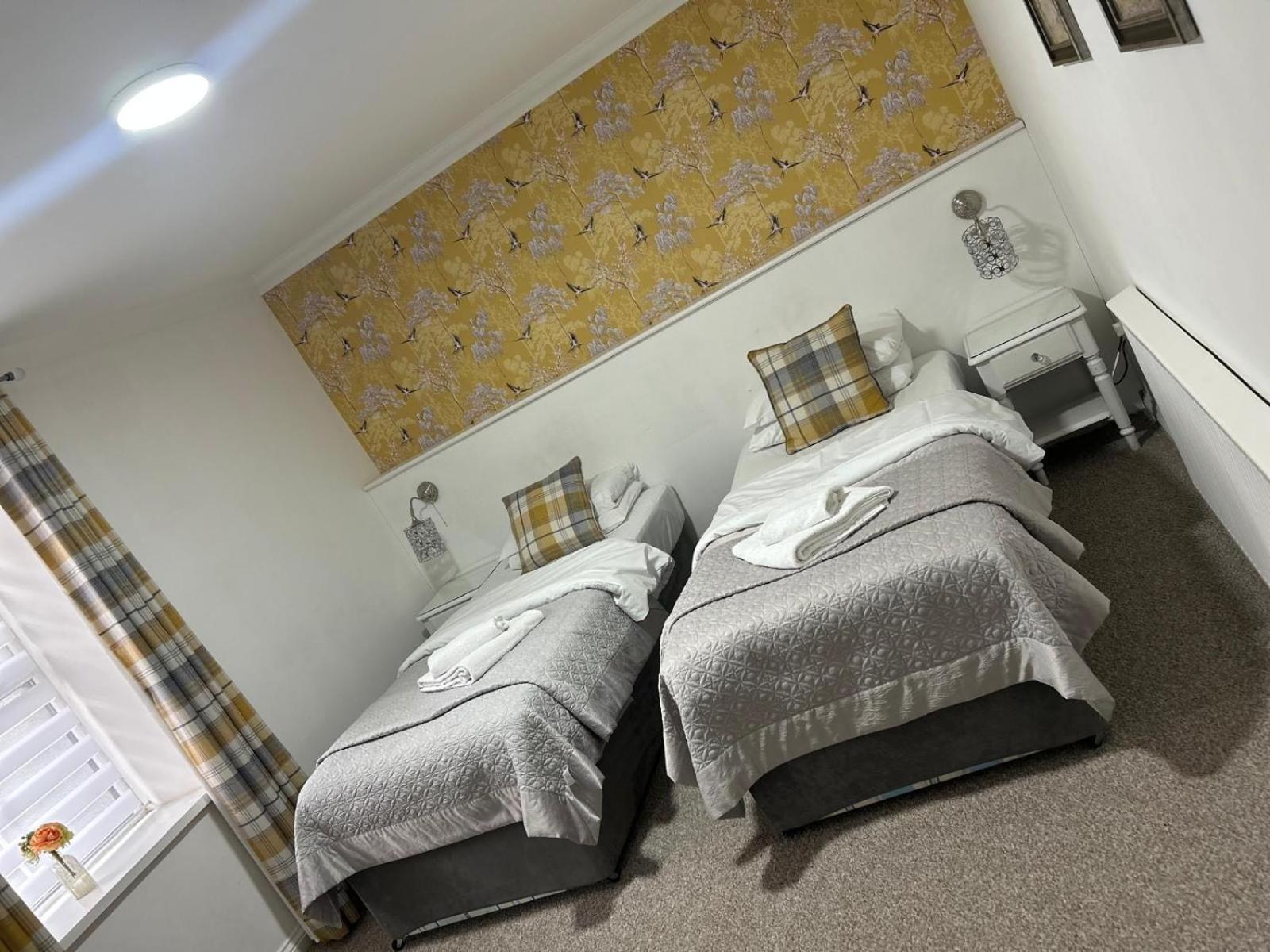 Hunters Meet Hotel Hatfield Heath Екстериор снимка