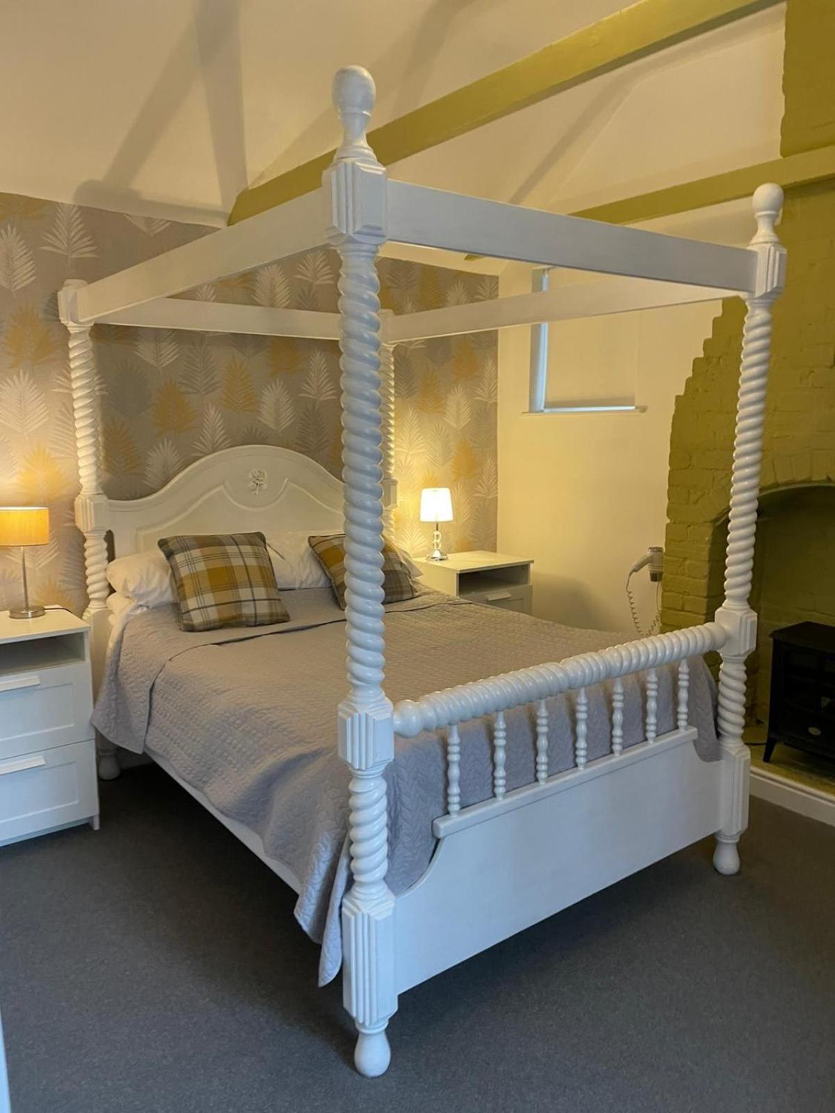Hunters Meet Hotel Hatfield Heath Екстериор снимка