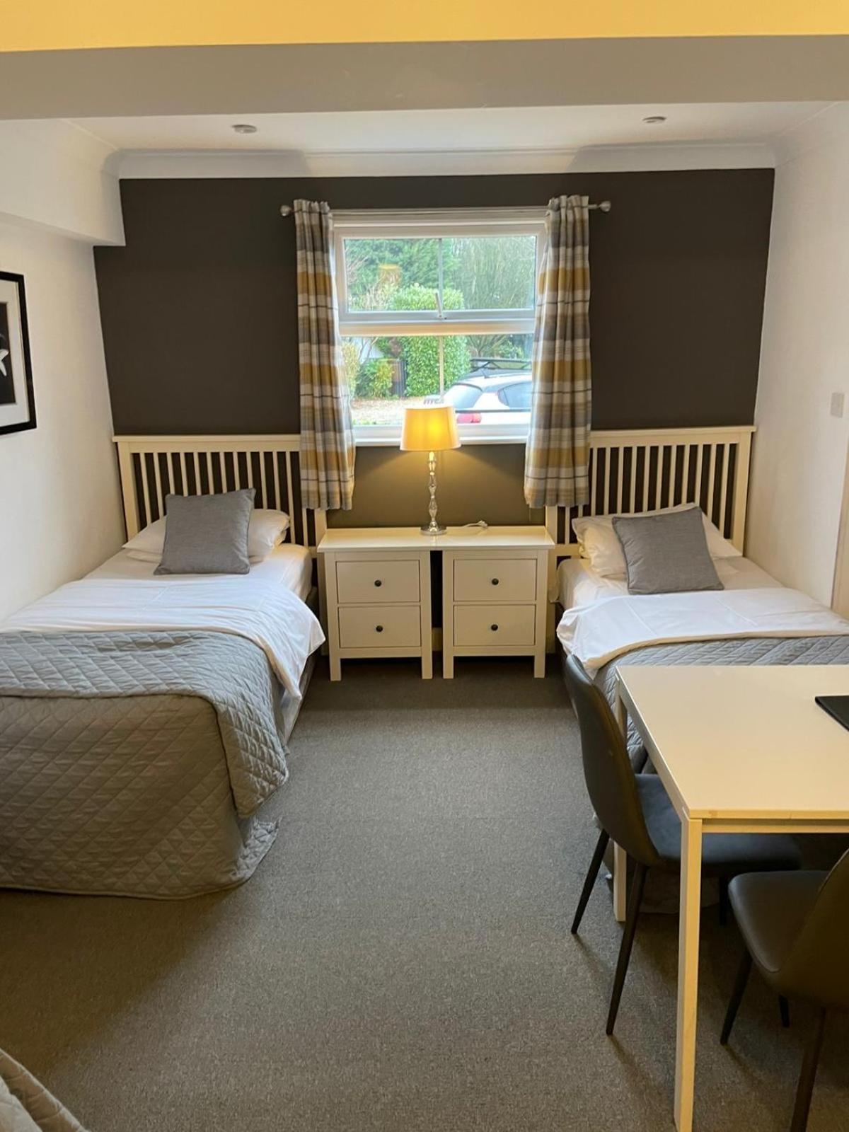 Hunters Meet Hotel Hatfield Heath Екстериор снимка