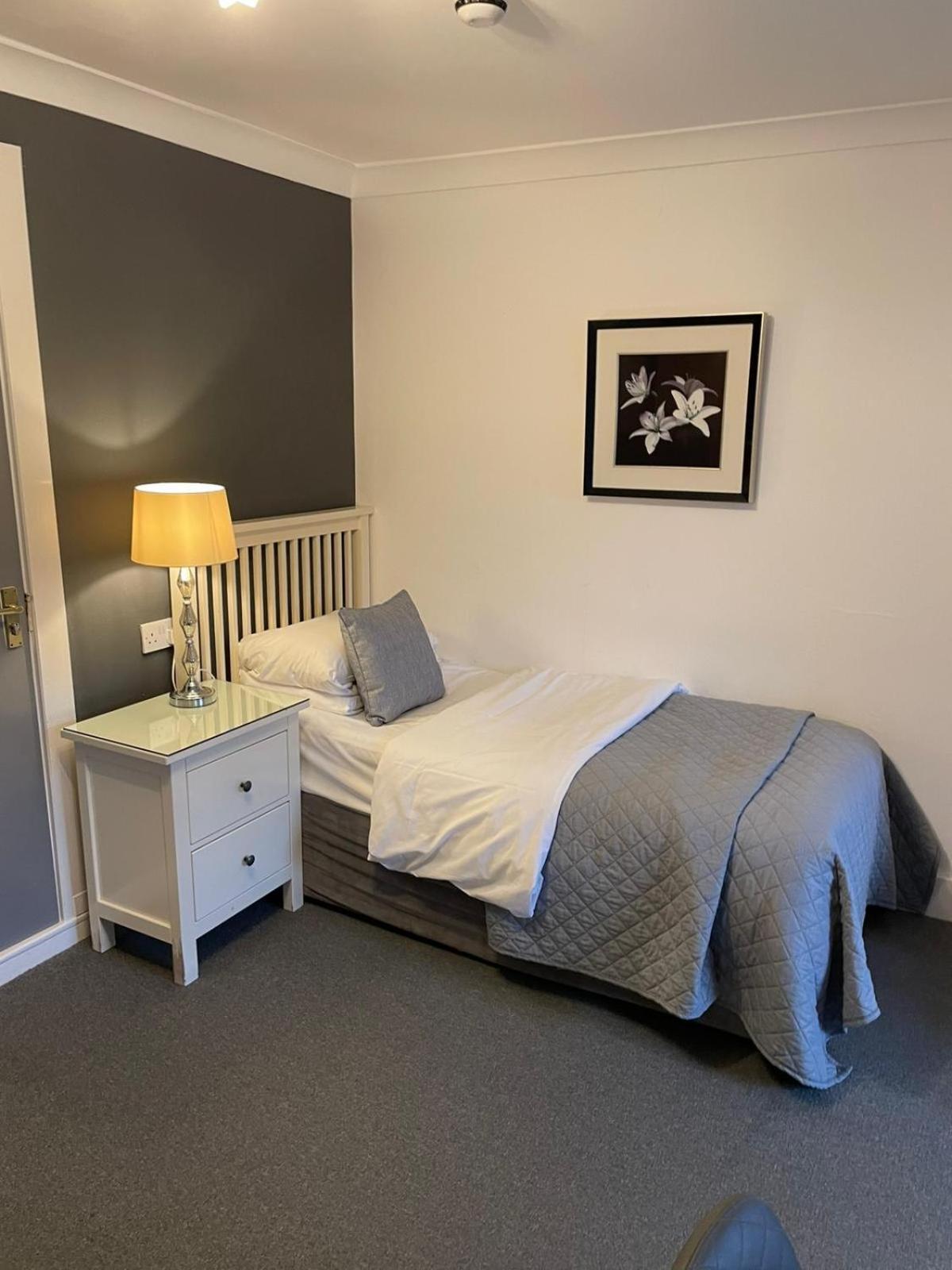 Hunters Meet Hotel Hatfield Heath Екстериор снимка