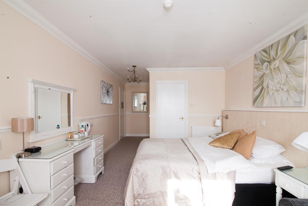 Hunters Meet Hotel Hatfield Heath Екстериор снимка